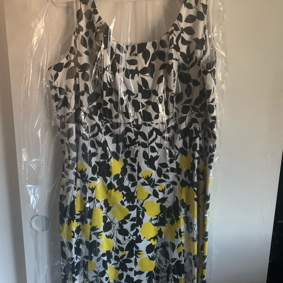 Nine West floral dress w/ yellow flowers size 20w - Picture 2 of 4